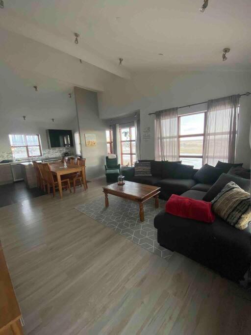 Eaglerock Guesthouse And Tours เคียร์กยูไปยาเคลาสตูร์ ภายนอก รูปภาพ